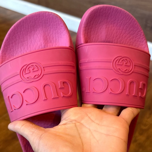 ⛔️SOLD ⛔️Gucci Pursuit GG Logo Rubber Slide On Pool Sandals Pink - Picture 15 of 17